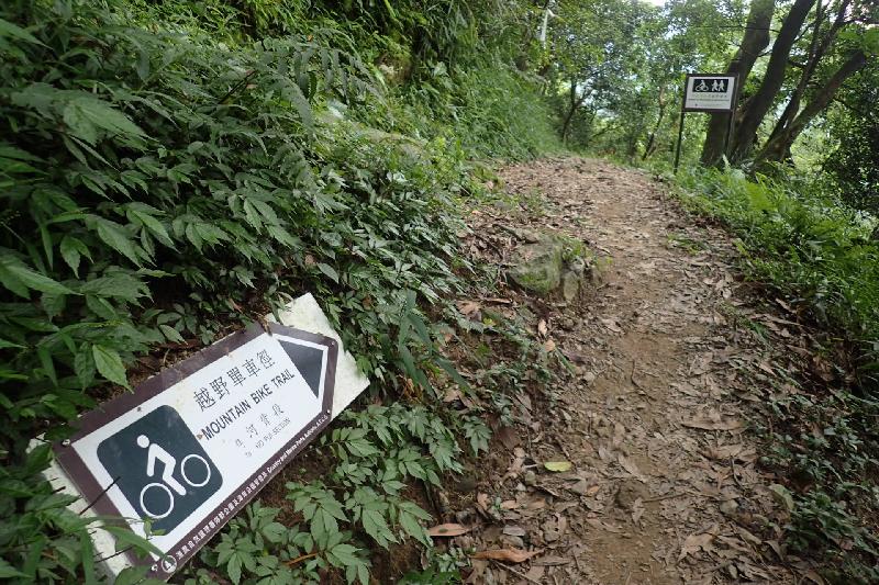 Two new sections of mountain bike trails in Tai Lam Country Park opened to mountain cycling enthusiasts yesterday (September 23). Photo shows the new mountain bike trail section at the area commonly known as "Wong Keng Au".
