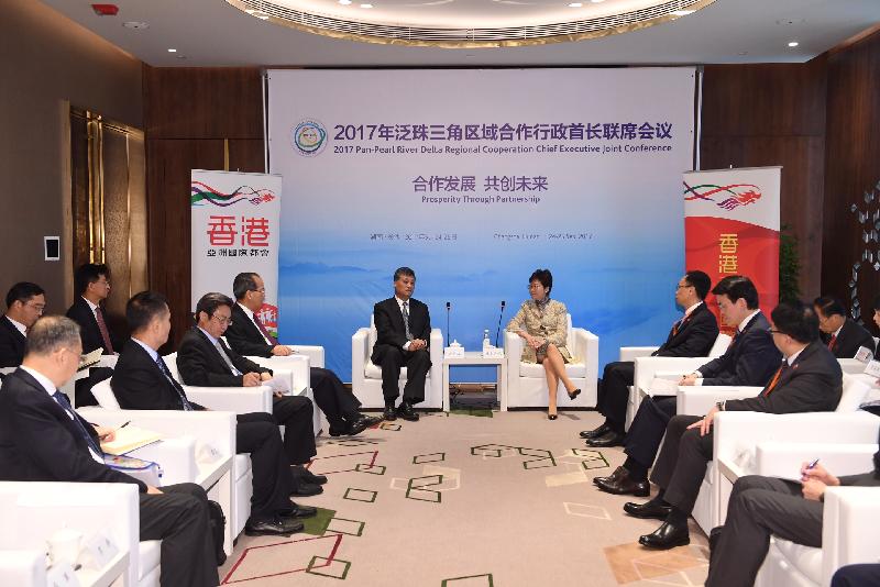 The Chief Executive, Mrs Carrie Lam (fourth right), and the Governor of Guangdong Province, Mr Ma Xingrui (fifth right), at a bilateral meeting while attending the 2017 Pan-Pearl River Delta Regional Co-operation Chief Executive Joint Conference in Changsha, Hunan Province, today (September 25). With her are the Secretary for Commerce and Economic Development, Mr Edward Yau (second right); the Secretary for Constitutional and  Mainland Affairs, Mr Patrick Nip (third right); the Director of the Chief Executive's Office, Mr Chan Kwok-ki (first right).