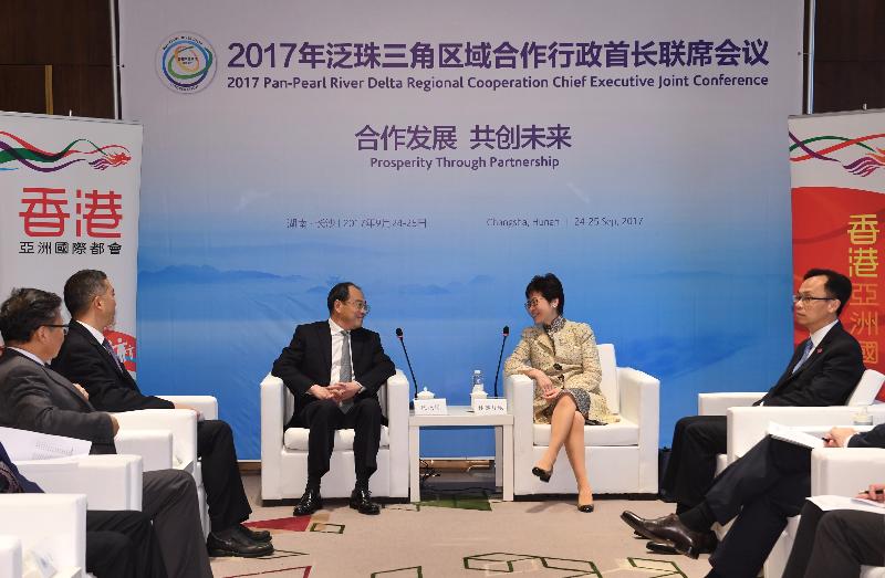 The Chief Executive, Mrs Carrie Lam (second right), and the Governor of Yunnan Province, Mr Ruan Chengfa (third left), have a bilateral meeting while attending the 2017 Pan-Pearl River Delta Regional Cooperation Chief Executive Joint Conference in Changsha, Hunan Province, today (September 25). Also present is the Secretary for Constitutional and Mainland Affairs, Mr Patrick Nip (first right).
