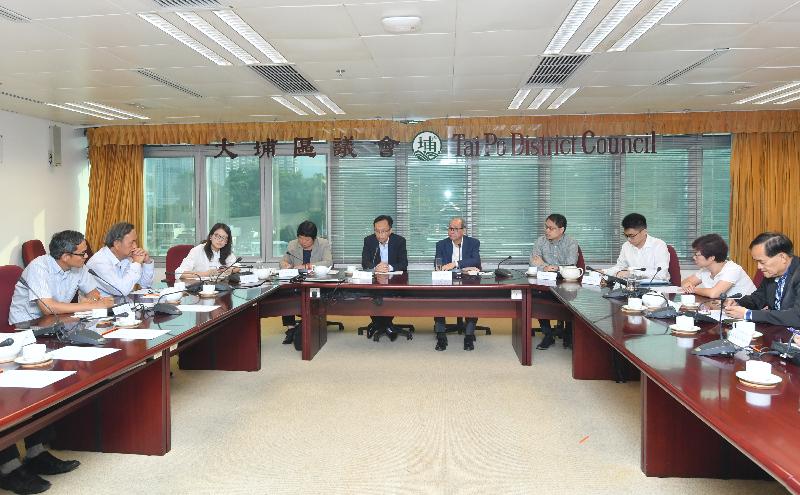 The Secretary for Constitutional and Mainland Affairs, Mr Patrick Nip (fifth left), meets with the Chairman of the Tai Po District Council (TPDC), Mr Cheung Hok-ming (sixth left), and members of the TPDC today (September 27) to exchange views on district matters.