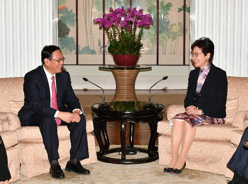 The Chief Executive, Mrs Carrie Lam (right), met the Secretary of the CPC Jiangsu Provincial Committee, Mr Li Qiang (left), at Government House this evening (September 27).