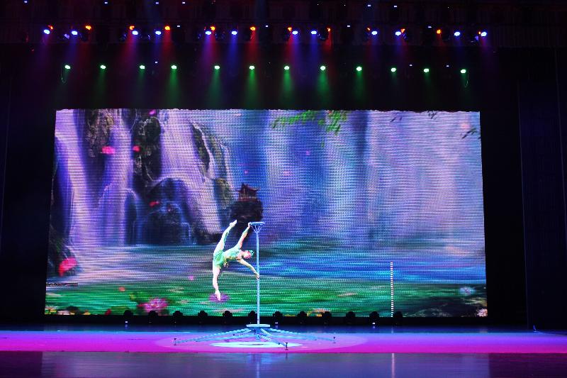 The Leisure and Cultural Services Department will hold three festive lantern carnivals at Victoria Park, Sha Tin Park and Tsing Yi Park from October 4 to 6 (Wednesday to Friday). Photo shows an acrobatics performance by the Jiangsu Arts Troupe.