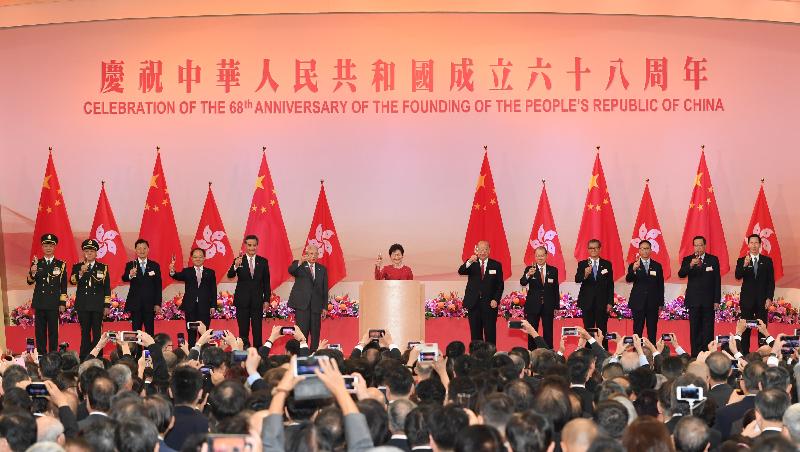 The Chief Executive, Mrs Carrie Lam, hosted a reception in celebration of the 68th anniversary of the founding of the People's Republic of China at the Grand Hall of the Hong Kong Convention and Exhibition Centre this morning (October 1). Photo shows (from left) the Political Commissar of the Chinese People's Liberation Army (PLA) Hong Kong Garrison, Mr Yue Shixin; the Commander-in-chief of the PLA Hong Kong Garrison, Mr Tan Benhong; the Commissioner of the Ministry of Foreign Affairs of the People's Republic of China in the Hong Kong Special Administrative Region (HKSAR), Mr Xie Feng; the Director of the Liaison Office of the Central People's Government in the HKSAR, Mr Wang Zhimin; former Chief Executive Mr C Y Leung; former Chief Executive Mr Tung Chee Hwa; Mrs Lam; the Chief Justice of the Court of Final Appeal, Mr Geoffrey Ma Tao-li; the Chief Secretary for Administration, Mr Matthew Cheung Kin-chung; the Financial Secretary, Mr Paul Chan; the Secretary for Justice, Mr Rimsky Yuen, SC; the President of the Legislative Council, Mr Andrew Leung; and the Convenor of the Non-official Members of the Executive Council, Mr Bernard Chan, proposing a toast at the reception.