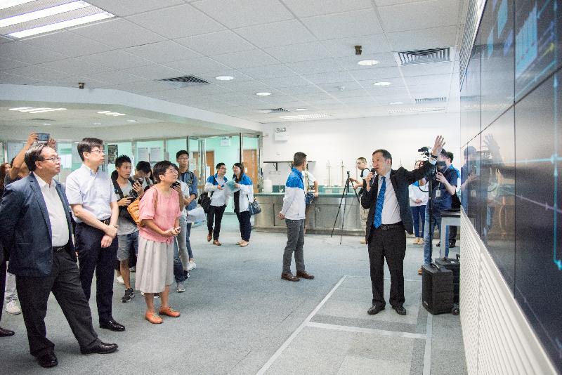 The Legislative Council Panel on Development visited Ngau Tam Mei Water Treatment Works in Yuen Long today (October 6). Photo shows the Legislative Council members visiting the control centre at Ngau Tam Mei Water Treatment Works to observe the operation of the real-time monitoring system.