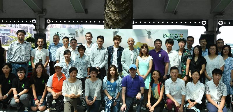 The Agriculture, Fisheries and Conservation Department has jointly organised the three-month Hong Kong Biodiversity Festival 2017 with 40 partner organisations. More than 100 activities associated with local biodiversity will be held from October to December to enhance the public’s interest in and awareness of Hong Kong’s biodiversity. Photo shows the Secretary for the Environment, Mr Wong Kam-sing (eighth right, second row), and the Director of Agriculture, Fisheries and Conservation, Dr Leung Siu-fai (sixth right, second row), with the participating artists and representatives of partner organisations at the launch ceremony today (October 7).