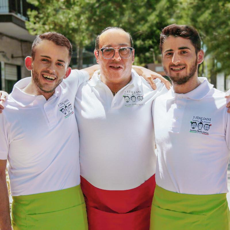 由三位意大利人開設的意大利雪糕旗艦店3 ITALIANI今日（十月八日）在香港開幕，為亞洲顧客帶來正宗的意大利雪糕、朱古力和咖啡體驗。圖示3 ITALIANI三位創辦人（左起）Gianluca Gagliardi 、意大利雪糕大師Vincenzo Iannacone及Massimo Gagliardi。 