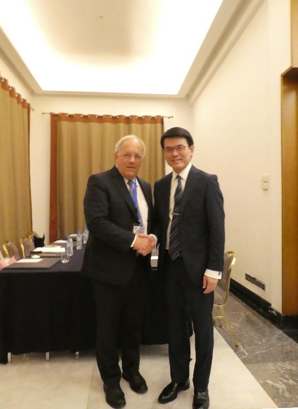 The Secretary for Commerce and Economic Development, Mr Edward Yau (right), had a bilateral meeting with the Federal Councillor and Head of the Federal Department of Economic Affairs, Education and Research of Switzerland, Mr Johann Schneider-Ammann, in Marrakesh, Morocco yesterday (October 9, Marrakesh time). 