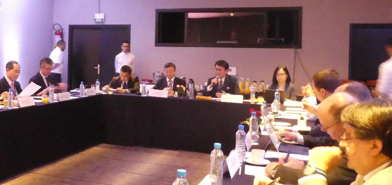 The Secretary for Commerce and Economic Development, Mr Edward Yau (fifth left), chairs a ministerial breakfast meeting on investment facilitation in Marrakesh, Morocco this morning (October 10, Marrakesh time).



