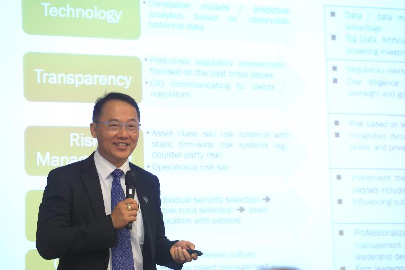The Managing Director, Pegasus Fund Managers Limited, Mr Paul Pong Po-lam, who also serves as a member of the FSDC Human Capital Committee, provides participants with insights on prospects in the fund management industry at a career forum entitled "Career Opportunities in Asset Management and Wealth Management" today (October 12). 