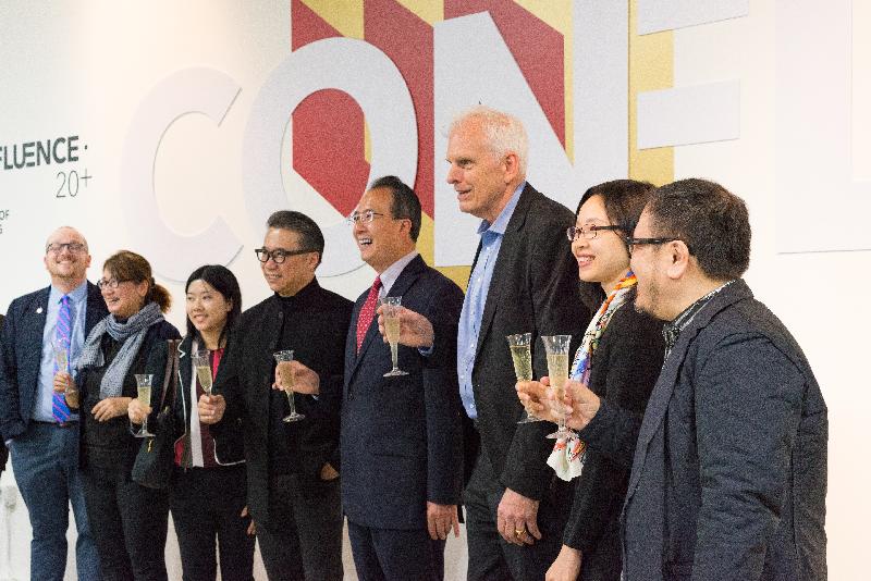 The Chicago edition of the "Confluence · 20+ Creative Ecologies of Hong Kong" exhibition opened in Chicago yesterday (October 13, Chicago time). Photo shows Hong Kong artist Freeman Lau (first right); the Director of Hong Kong Economic and Trade Office in New York, Ms Joanne Chu (second right); the Commissioner of the Chicago Department of Cultural Affairs and Special Events, Mr Mark Kelly (third right); the Chinese Consul General to Chicago, Mr Hong Lei (fourth right); the Chairman of Hong Kong Design Centre, Professor Eric Yim (fifth right); Confluence · 20+ curator Amy Chow (seventh right); and the Executive Director of Chicago Design Museum, Mr Tanner Woodford (eighth right) toasting to a successful Confluence 20+ exhibition.
