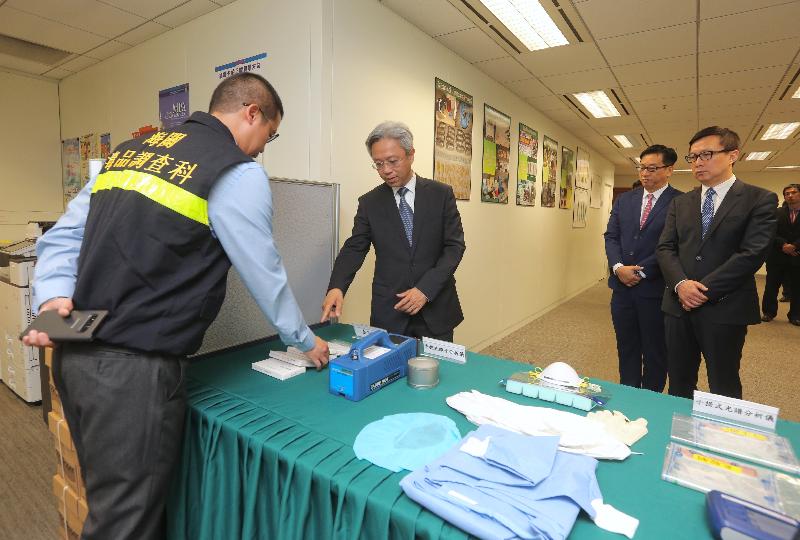 The Secretary for the Civil Service, Mr Joshua Law, today (October 16) visited the Customs and Excise Department. Photo shows Mr Law (second left) being briefed by a staff member of the Customs Drug Investigation Bureau (CIDB) on the CDIB's efforts against different levels of drug trafficking activities.