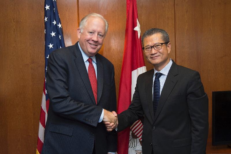 The Financial Secretary, Mr Paul Chan (right), meets with the Under Secretary for Political Affairs of the US Department of State, Mr Thomas Shannon (left), in Washington, DC, today (October 16, Washington, DC, time).