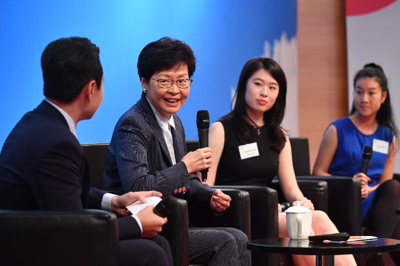 The Chief Executive, Mrs Carrie Lam (second left), chats with students attending the Career Day held by the Financial Services Development Council today (October 21).