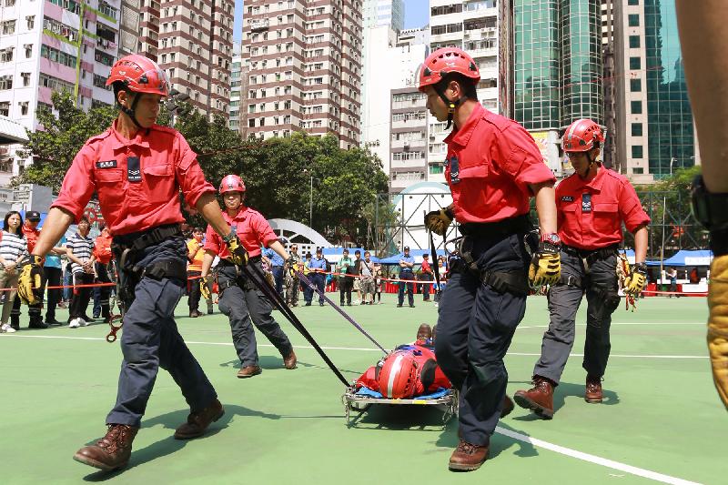 The Civil Aid Service held the Mountaineering Safety Promotion Day 2017 with various government departments and mountaineering organisations today (October 22) at the Southorn Playground, Wai Chai. Photo shows the demonstration of mountain rescue by the Civil Aid Service.