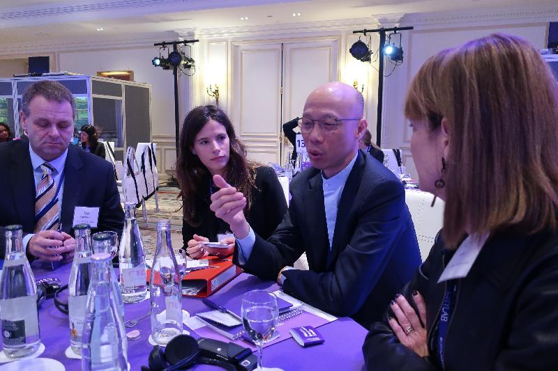 The Secretary for the Environment, Mr Wong Kam-sing (second right), participates in the opening event of CityLab2017, Mayors Innovation Studio, in Paris, France, on October 22 (Paris time) to learn about the latest strategies to create a culture of innovation to improve the living quality of cities.