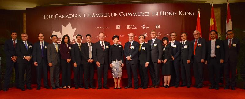 The Chief Executive, Mrs Carrie Lam, attended a luncheon organised by the Canadian Chamber of Commerce in Hong Kong today (October 23). Picture shows Mrs Lam (ninth left); the Consul General of Canada in Hong Kong and Macao, Mr Jeff Nankivell (10th left); the Chairman of the Canadian Chamber of Commerce in Hong Kong, Mr Lawrence Nutting (eighth left); and other guests at the luncheon.