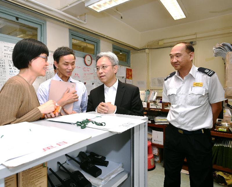 The Secretary for the Civil Service, Mr Joshua Law (second right), visits the Food and Environmental Hygiene Department today (October 24) and is briefed on the duties of Hawker Control Officers. On the first left is the Director of Food and Environmental Hygiene, Miss Vivian Lau.