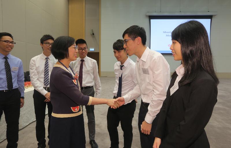 Secretary for Food and Health, Professor Sophia Chan, today (October 24) meets with medical students from the Chinese University of Hong Kong and the University of Hong Kong to listen to their views on medical training and the development of healthcare services in Hong Kong.