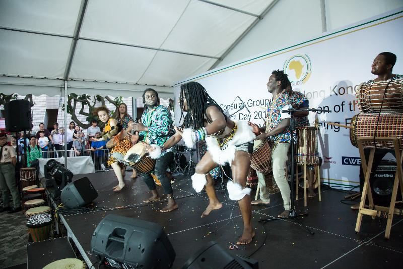 An outdoor carnival entitled "Viva Africa" will be held at the Hong Kong Cultural Centre Piazza next Sunday (November 5) from 2pm to 6pm, including entertaining live performances, African cultural displays, a photo exhibition and workshops. Admission is free.