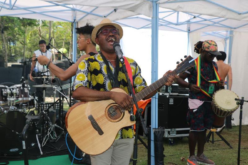 An outdoor carnival entitled "Viva Africa" will be held at the Hong Kong Cultural Centre Piazza next Sunday (November 5) from 2pm to 6pm. Local group Gregmel & Africana Band will play original African pop music.
