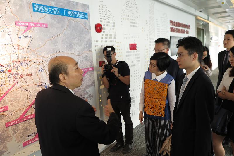 The Under Secretary for Financial Services and the Treasury, Mr Joseph Chan (first right), pays a visit to the Guangdong Financial High-tech Zone to learn about the latest developments in the area today (October 25).