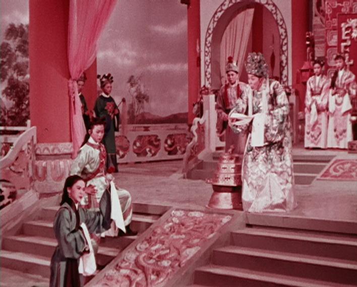 为响应「粤剧日2017」，康乐及文化事务署香港电影资料馆将举办「再遇戏迷情人」节目，于十一月二十五和二十六日选映三出粤剧名伶任剑辉的电影。图为《教子逆君皇》（1960）剧照。