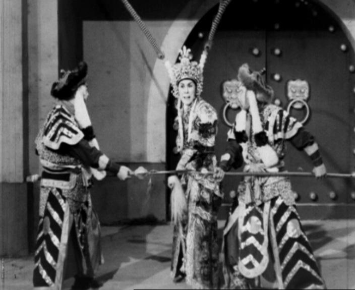 In support of Cantonese Opera Day 2017, the Hong Kong Film Archive of the Leisure and Cultural Services Department will present "Encountering the Idol... Again!", screening three films of Cantonese opera star Yam Kim-fai on November 25 and 26. Picture shows a film still of "Law Shing at the Gate" (1962).