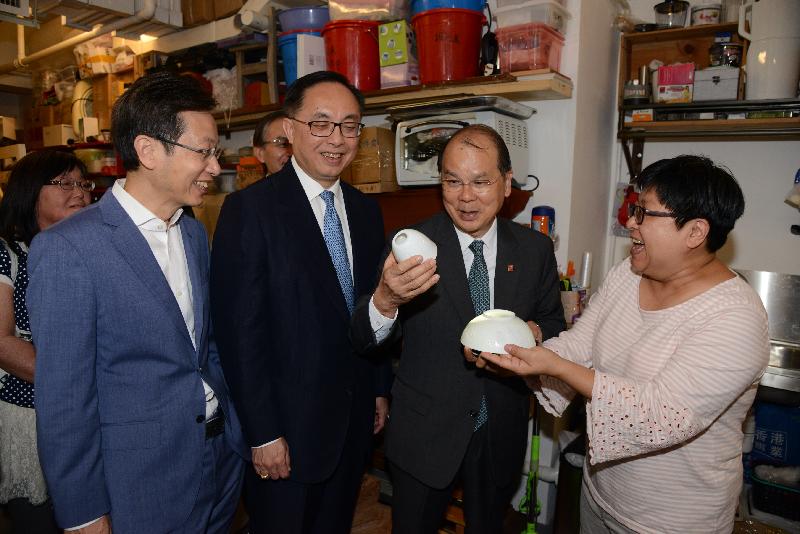 The Chief Secretary for Administration, Mr Matthew Cheung Kin-chung (second right), visits a studio of local artists at ADC Artspace in Wong Chuk Hang to be updated on the development of the local arts sector today (October 26). Also present are the Secretary for Innovation and Technology, Mr Nicholas W Yang (second left), and the Chairman of the Southern District Council, Mr Chu Ching-hong (first left).