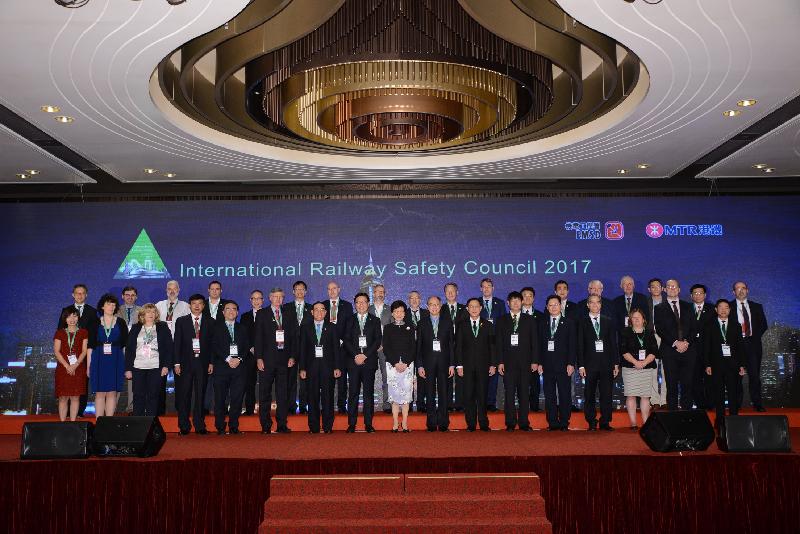 The Electrical and Mechanical Services Department and the Mass Transit Railway Corporation Limited (MTRC) jointly organised the 27th International Railway Safety Council (IRSC) annual conference from October 23 to 27. Photo shows the Chief Executive, Mrs Carrie Lam (front row centre); the Secretary for Transport and Housing, Mr Frank Chan Fan (front row eighth right); the Director of Electrical and Mechanical Services, Mr Alfred Sit (front row fifth right); and the Chairman of the MTR Corporation, Professor Frederick Ma (front row eighth left) with 22 IRSC Core Group members from 13 countries/regions at the conference on October 23.
