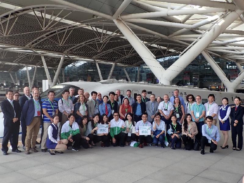 The Electrical and Mechanical Services Department and the Mass Transit Railway Corporation Limited jointly organised the 27th International Railway Safety Council annual conference from October 23 to 27. Photo shows conference participants paying a site visit to High Speed Rail facilities in Guangzhou on October 26.