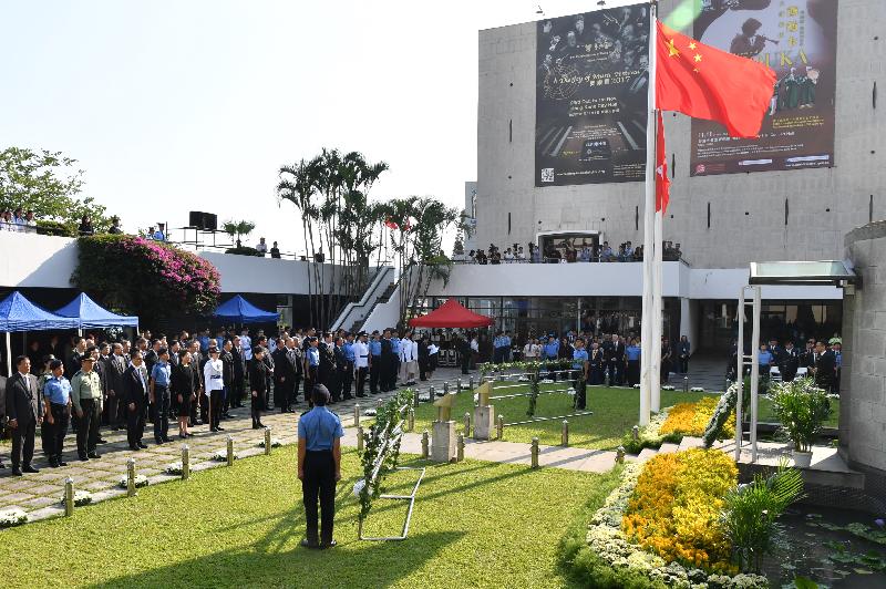 The Chief Executive, Mrs Carrie Lam (front row), this morning (October 28) attended an official ceremony to commemorate those who died in the defence of Hong Kong between 1941 and 1945 at the Hong Kong City Hall Memorial Garden. Photo shows attendees at the ceremony: the Chief of Staff of the Chinese People's Liberation Army Hong Kong Garrison, Mr He Qimao (second row, third left); Deputy Commissioner of the Office of the Commissioner of the Ministry of Foreign Affairs in the Hong Kong Special Administrative Region (HKSAR) Mr Hu Jianzhong (second row, fourth left); Deputy Director of the Liaison Office of the Central People's Government in the HKSAR Ms Qiu Hong (second row, sixth left); the Chief Justice of the Court of Final Appeal, Mr Geoffrey Ma Tao-li (second row, eighth left); the Convenor of the Non-official Members of the Executive Council, Mr Bernard Chan (second row, tenth left); and member of the Legislative Council Mr Kenneth Leung (second row, eleventh left).