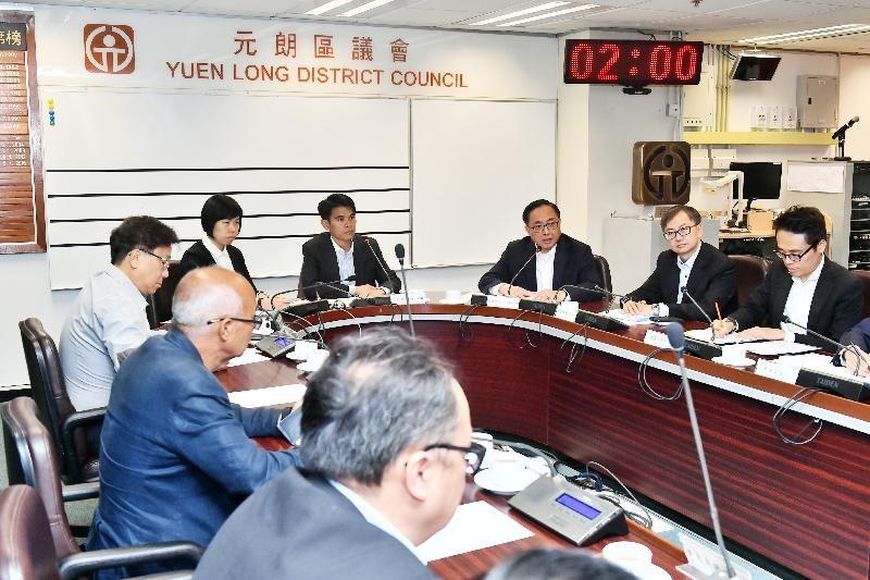 The Secretary for Innovation and Technology, Mr Nicholas W Yang (third right), meets with members of Yuen Long District Council (YLDC) this afternoon (October 30) to exchange views with them on innovation and technology issues of mutual concern. Also present are the Under Secretary for Innovation and Technology, Dr David Chung (second right); the Vice Chairman of the YLDC, Mr Wong Wai-shun (fourth right); and the District Officer (Yuen Long), Mr Edward Mak (first right).