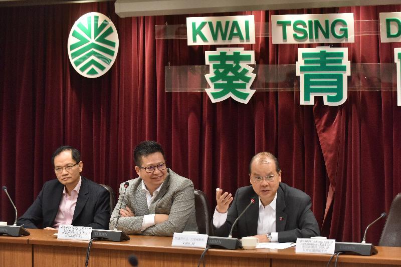 The Chief Secretary for Administration, Mr Matthew Cheung Kin-chung (right), meets with members of the Kwai Tsing District Council (KTDC) today (October 30). Also present are the District Officer (Kwai Tsing), Mr Alan Lo (left), and the Chairman of the KTDC, Mr Law King-shing (centre).