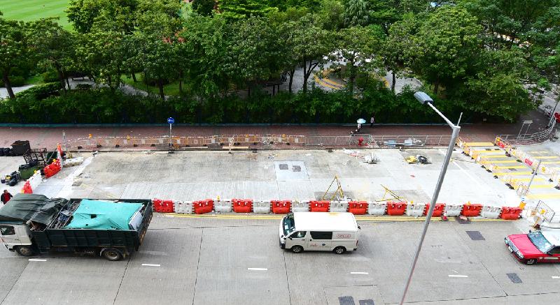 The Ombudsman, Ms Connie Lau, today (October 31) announced the result of a direct investigation on the Transport Department's handling of a road section enclosed and left idle for a prolonged period.