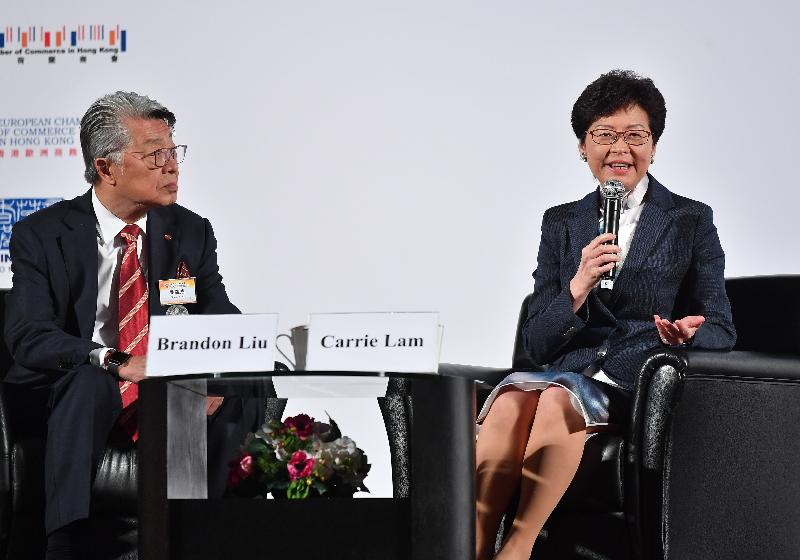 The Chief Executive, Mrs Carrie Lam, attended the Joint Business Community Luncheon at the Hong Kong Convention and Exhibition Centre today (October 31). Photo shows Mrs Lam (right) exchanging views with representatives of the business sector during the question-and-answer session.
