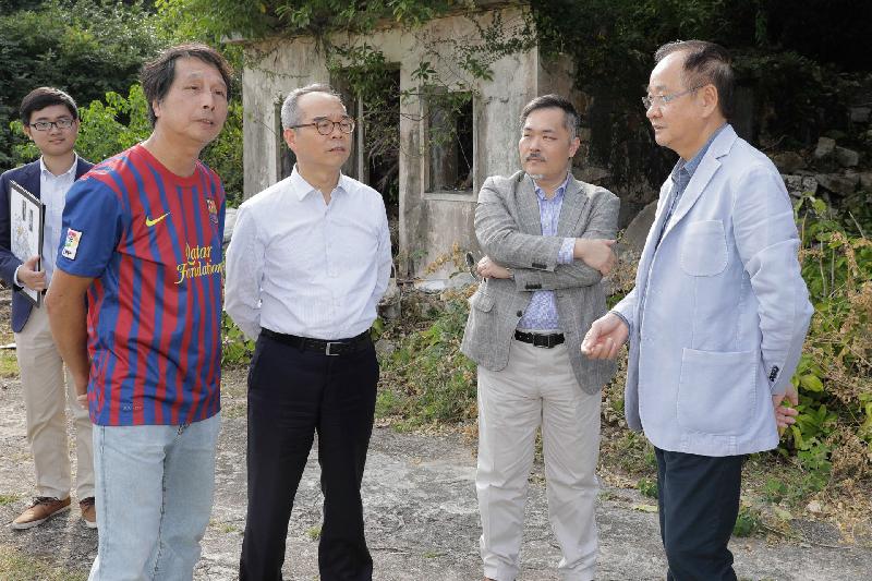 The Secretary for Home Affairs, Mr Lau Kong-wah (centre), visits villages at High Island in Sai Kung today (November 3) to learn about the current conditions of the villages and the daily lives of local residents. Mr Lau is accompanied by the District Officer (Sai Kung), Mr David Chiu (second right), and the Chairman of the Sai Kung District Council, Mr George Ng (first right).