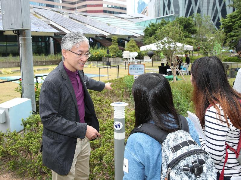 The Director of the Hong Kong Observatory, Mr Shun Chi-ming (left), visits the Community Weather Information Network Co-WIN 2.0 microclimate station at the Zero Carbon Building today (November 4).