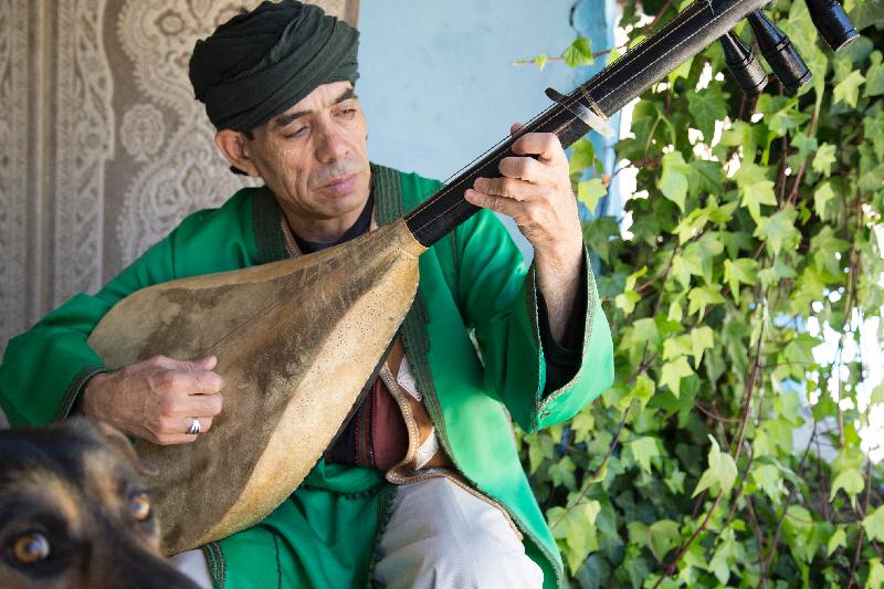 国际知名的酋酋卡大师乐队由巴希尔．阿塔尔率领，于星期六（十一月十一日）举行音乐会，为香港观众带来难得一听的苏菲玄幻仪式音乐。信奉伊斯兰教苏菲主义的酋酋卡村有过千年的音乐传统，该村的阿塔尔家族在过去长时期担任苏丹王的御用乐师，地位崇高。巴希尔．阿塔尔于一九八二年从父亲手中接掌酋酋卡大师乐队。