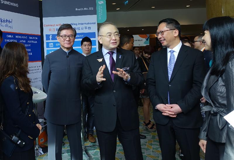 The Secretary for Justice, Mr Rimsky Yuen, SC (second right) visits the “In Style．Hong Kong” Expo with the Minister in the Prime Minister's Department of Malaysia, Datuk Seri Ir Dr Wee Ka Siong (centre); the Chairman of the Trade Development Council, Mr Vincent Lo (second left) and its Executive Director, Ms Margaret Fong (first right), in Kuala Lumpur, Malaysia, today (November 7).