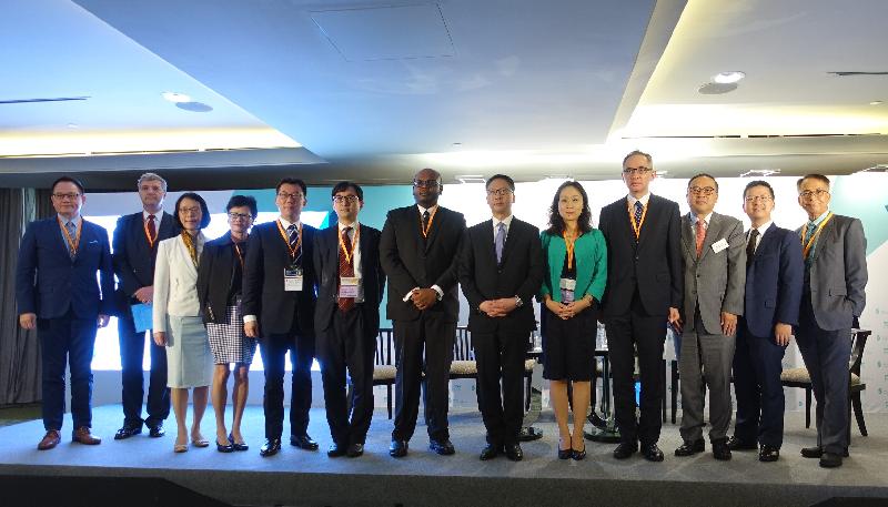The Secretary for Justice, Mr Rimsky Yuen, SC (sixth right) in a group photo with speakers and moderators of the thematic session on "Legal Risk Management: Key to International Trade and Investment", co-orgainsed by the Department of Justice and HKTDC, in Kuala Lumpur, Malaysia, today (November 7).