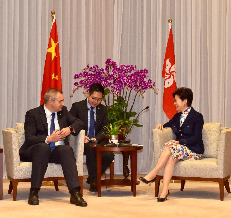 The Chief Executive, Mrs Carrie Lam (right), meets the visiting Deputy Prime Minister and Minister of Agriculture, Forestry and Food of the Republic of Slovenia Mr Dejan Židan (left) at the Chief Executive's Office this afternoon (November 8).