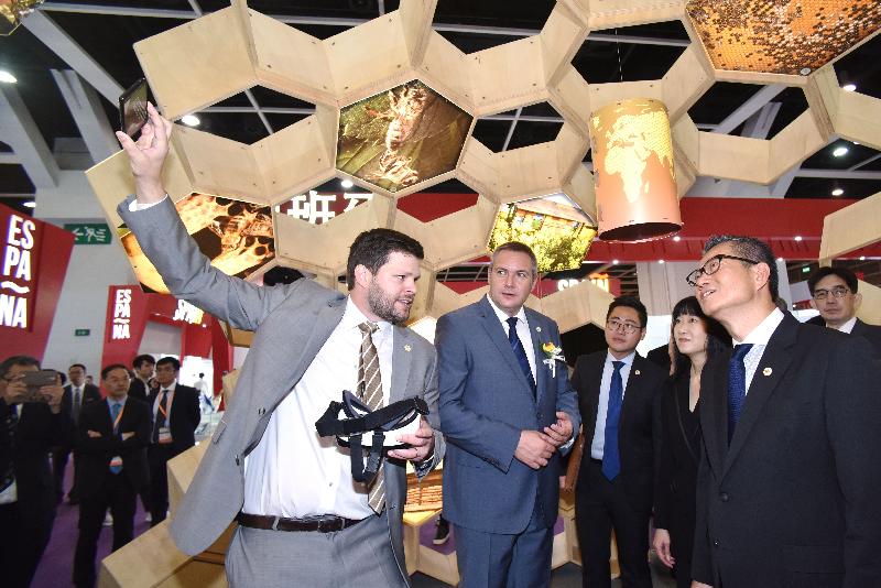 The Financial Secretary, Mr Paul Chan (first right), tours the Hong Kong International Wine & Spirits Fair 2017 at the Hong Kong Convention and Exhibition Centre today (November 9).