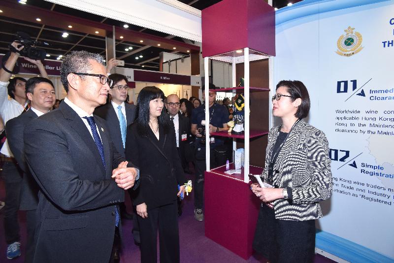 The Financial Secretary, Mr Paul Chan (first left), tours the Hong Kong International Wine & Spirits Fair 2017 at the Hong Kong Convention and Exhibition Centre today (November 9).