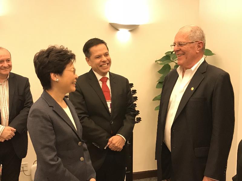 The Chief Executive, Mrs Carrie Lam (second left), welcomed the President of Peru, Mr Pedro Pablo Kuczynski (right), on transit at the Government VIP Lounge at the Hong Kong International Airport this morning (November 9). Both were leaving for Na Dang, Vietnam to attend the Asia-Pacific Economic Cooperation 2017 Economic Leaders' Meeting and other related meetings.