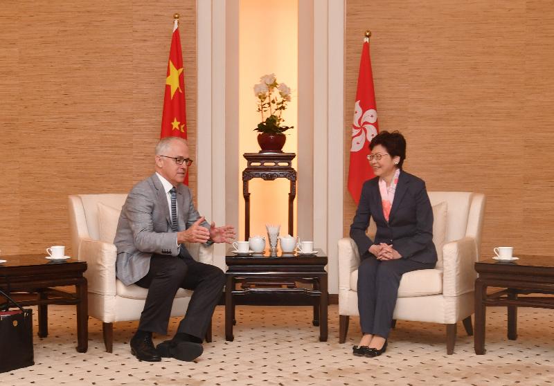 The Chief Executive, Mrs Carrie Lam (right), meets the Prime Minister of Australia, Mr Malcolm Turnbull, at the Government VIP Lounge of the Hong Kong International Airport today (November 12).