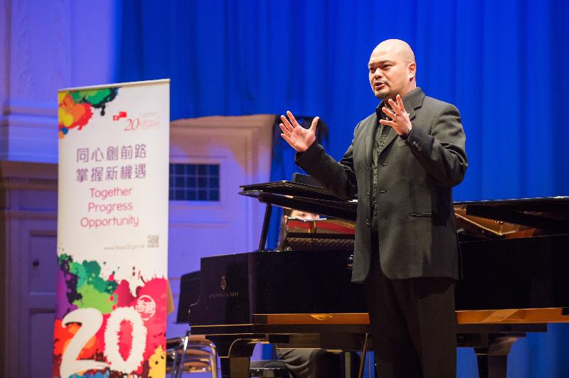 香港駐倫敦經濟貿易辦事處（倫敦經貿辦）十一月九日（倫敦時間）於倫敦Bishopsgate Institute舉辦「樂韻頌紫荊」音樂會。圖示香港音樂家於音樂會上演奏經典及當代的音樂作品。