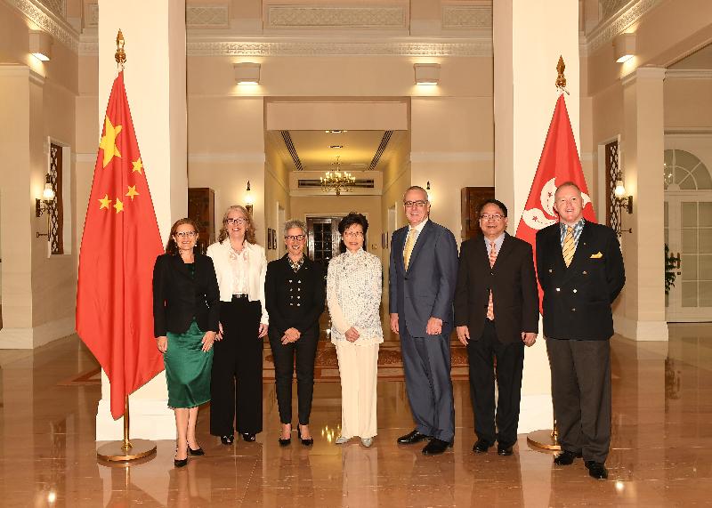 The Chief Executive, Mrs Carrie Lam (centre), hosts a dinner for the visiting Governor of Victoria, Ms Linda Dessau (third left), at Government House this evening (November 12). The Director of the Chief Executive's Office, Mr Chan Kwok-ki, is also present.