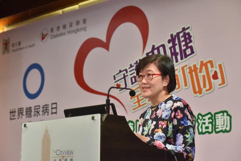 The Director of Health, Dr Constance Chan, today (November 14) highlighted the important role of women in families in the prevention and control of diabetes. Speaking at a publicity and educational event co-organised by the Department of Health and Diabetes Hongkong, Dr Chan urged women to enhance their awareness and understanding on diabetes and to lead their family members to follow a healthy lifestyle, which can effectively reduce the risk of developing diabetes.