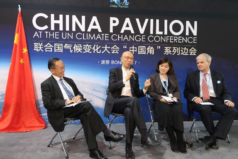 The Secretary for the Environment, Mr Wong Kam-sing (second left), joins a panel discussion at a Hong Kong session in the China Pavilion at the 23rd session of the Conference of the Parties to the United Nations Framework Convention on Climate Change in Bonn, Germany, yesterday (November 15, Bonn time) to exchange views with participants on the experience in combating climate change.