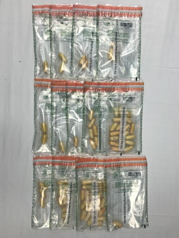 A 48-year-old female passenger arrived in Hong Kong from Tanzania via Ethiopia in the afternoon on November 14 and subsequently discharged pellets of suspected cocaine.  Photo shows the suspected cocaine weighting about 1kg with estimated market value of about 0.92 million.